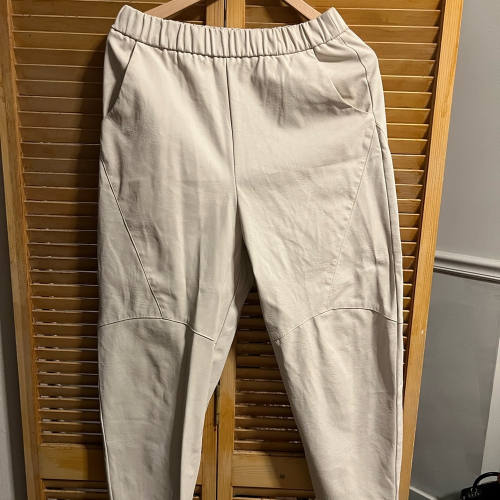 White leather cropped pants from Zara